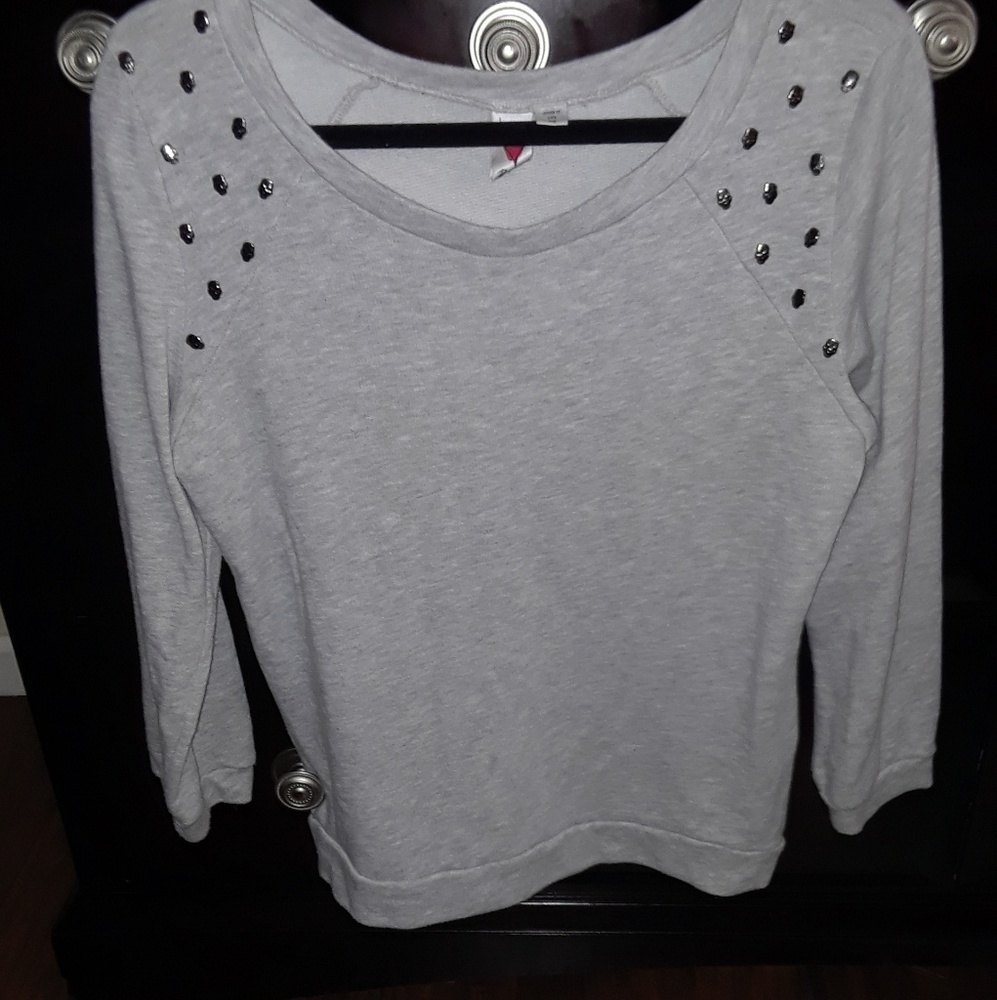 Grey sweater with skulls